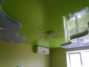 зеркальный натяжной потолок в комнату